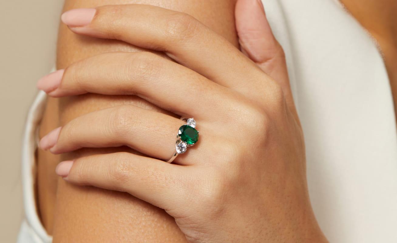 Renkli Taşların Göz Alıcı Işıltısı